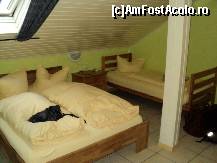 [P11] camera de 3 locuri » foto by TORA INGRID
 - 
<span class="allrVoted glyphicon glyphicon-heart hidden" id="av227900"></span>
<a class="m-l-10 hidden" id="sv227900" onclick="voting_Foto_DelVot(,227900,9122)" role="button">șterge vot <span class="glyphicon glyphicon-remove"></span></a>
<a id="v9227900" class=" c-red"  onclick="voting_Foto_SetVot(227900)" role="button"><span class="glyphicon glyphicon-heart-empty"></span> <b>LIKE</b> = Votează poza</a> <img class="hidden"  id="f227900W9" src="/imagini/loader.gif" border="0" /><span class="AjErrMes hidden" id="e227900ErM"></span>