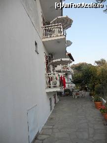 [P03] Curtea vilei, a se vedea balconul miniscul.  » foto by River*
 - 
<span class="allrVoted glyphicon glyphicon-heart hidden" id="av459843"></span>
<a class="m-l-10 hidden" id="sv459843" onclick="voting_Foto_DelVot(,459843,9219)" role="button">șterge vot <span class="glyphicon glyphicon-remove"></span></a>
<a id="v9459843" class=" c-red"  onclick="voting_Foto_SetVot(459843)" role="button"><span class="glyphicon glyphicon-heart-empty"></span> <b>LIKE</b> = Votează poza</a> <img class="hidden"  id="f459843W9" src="/imagini/loader.gif" border="0" /><span class="AjErrMes hidden" id="e459843ErM"></span>