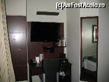 [P01] Micul birou din camera si oglinda. Se observa pe birou coffee maker-ul. » foto by cintus
 - 
<span class="allrVoted glyphicon glyphicon-heart hidden" id="av215781"></span>
<a class="m-l-10 hidden" id="sv215781" onclick="voting_Foto_DelVot(,215781,9240)" role="button">șterge vot <span class="glyphicon glyphicon-remove"></span></a>
<a id="v9215781" class=" c-red"  onclick="voting_Foto_SetVot(215781)" role="button"><span class="glyphicon glyphicon-heart-empty"></span> <b>LIKE</b> = Votează poza</a> <img class="hidden"  id="f215781W9" src="/imagini/loader.gif" border="0" /><span class="AjErrMes hidden" id="e215781ErM"></span>