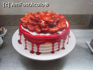 [P42] Mai vreti un tort?!?!?!  » foto by bica adriana
 - 
<span class="allrVoted glyphicon glyphicon-heart hidden" id="av862691"></span>
<a class="m-l-10 hidden" id="sv862691" onclick="voting_Foto_DelVot(,862691,9244)" role="button">șterge vot <span class="glyphicon glyphicon-remove"></span></a>
<a id="v9862691" class=" c-red"  onclick="voting_Foto_SetVot(862691)" role="button"><span class="glyphicon glyphicon-heart-empty"></span> <b>LIKE</b> = Votează poza</a> <img class="hidden"  id="f862691W9" src="/imagini/loader.gif" border="0" /><span class="AjErrMes hidden" id="e862691ErM"></span>