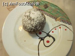 [P15] Bulgare de inghetata in crusta de aluat cu o puternica aroma de scortisoara, glazura de ciocolata si fulgi de cocos.  » foto by bica adriana
 - 
<span class="allrVoted glyphicon glyphicon-heart hidden" id="av867905"></span>
<a class="m-l-10 hidden" id="sv867905" onclick="voting_Foto_DelVot(,867905,9244)" role="button">șterge vot <span class="glyphicon glyphicon-remove"></span></a>
<a id="v9867905" class=" c-red"  onclick="voting_Foto_SetVot(867905)" role="button"><span class="glyphicon glyphicon-heart-empty"></span> <b>LIKE</b> = Votează poza</a> <img class="hidden"  id="f867905W9" src="/imagini/loader.gif" border="0" /><span class="AjErrMes hidden" id="e867905ErM"></span>