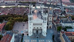 [P79] sit Notre Dame de Fourvière » foto by Yolanda <span class="label label-default labelC_thin small">NEVOTABILĂ</span>