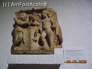 [P64] muzeul Lugdunum, scena cu doi îngerasi la un altar » foto by Yolanda
 - 
<span class="allrVoted glyphicon glyphicon-heart hidden" id="av1542591"></span>
<a class="m-l-10 hidden" id="sv1542591" onclick="voting_Foto_DelVot(,1542591,9297)" role="button">șterge vot <span class="glyphicon glyphicon-remove"></span></a>
<a id="v91542591" class=" c-red"  onclick="voting_Foto_SetVot(1542591)" role="button"><span class="glyphicon glyphicon-heart-empty"></span> <b>LIKE</b> = Votează poza</a> <img class="hidden"  id="f1542591W9" src="/imagini/loader.gif" border="0" /><span class="AjErrMes hidden" id="e1542591ErM"></span>