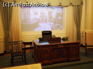 [P20] Biroul lui JFK de la Casa Albă, expus la biblioteca lui prezidențială » foto by DanCld
 - 
<span class="allrVoted glyphicon glyphicon-heart hidden" id="av1101907"></span>
<a class="m-l-10 hidden" id="sv1101907" onclick="voting_Foto_DelVot(,1101907,9314)" role="button">șterge vot <span class="glyphicon glyphicon-remove"></span></a>
<a id="v91101907" class=" c-red"  onclick="voting_Foto_SetVot(1101907)" role="button"><span class="glyphicon glyphicon-heart-empty"></span> <b>LIKE</b> = Votează poza</a> <img class="hidden"  id="f1101907W9" src="/imagini/loader.gif" border="0" /><span class="AjErrMes hidden" id="e1101907ErM"></span>