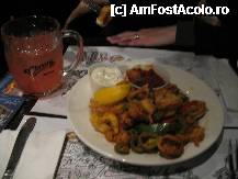 [P01] Portia de calamari crocanti, foarte picanti dar foarte buni, serviti cu doua tipuri de sos si limonada roz (pink limonade) » foto by cintus
 - 
<span class="allrVoted glyphicon glyphicon-heart hidden" id="av219156"></span>
<a class="m-l-10 hidden" id="sv219156" onclick="voting_Foto_DelVot(,219156,9314)" role="button">șterge vot <span class="glyphicon glyphicon-remove"></span></a>
<a id="v9219156" class=" c-red"  onclick="voting_Foto_SetVot(219156)" role="button"><span class="glyphicon glyphicon-heart-empty"></span> <b>LIKE</b> = Votează poza</a> <img class="hidden"  id="f219156W9" src="/imagini/loader.gif" border="0" /><span class="AjErrMes hidden" id="e219156ErM"></span>
