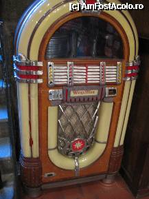 [P15] 'Tonomat' de melodii in Gift Shop » foto by cintus
 - 
<span class="allrVoted glyphicon glyphicon-heart hidden" id="av219172"></span>
<a class="m-l-10 hidden" id="sv219172" onclick="voting_Foto_DelVot(,219172,9314)" role="button">șterge vot <span class="glyphicon glyphicon-remove"></span></a>
<a id="v9219172" class=" c-red"  onclick="voting_Foto_SetVot(219172)" role="button"><span class="glyphicon glyphicon-heart-empty"></span> <b>LIKE</b> = Votează poza</a> <img class="hidden"  id="f219172W9" src="/imagini/loader.gif" border="0" /><span class="AjErrMes hidden" id="e219172ErM"></span>