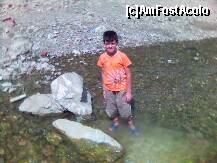 [P02] Excursie la Cheile Bicazului - 2006 - cel mai tanar membru al grupului se racorea » foto by valimi
 - 
<span class="allrVoted glyphicon glyphicon-heart hidden" id="av166239"></span>
<a class="m-l-10 hidden" id="sv166239" onclick="voting_Foto_DelVot(,166239,9349)" role="button">șterge vot <span class="glyphicon glyphicon-remove"></span></a>
<a id="v9166239" class=" c-red"  onclick="voting_Foto_SetVot(166239)" role="button"><span class="glyphicon glyphicon-heart-empty"></span> <b>LIKE</b> = Votează poza</a> <img class="hidden"  id="f166239W9" src="/imagini/loader.gif" border="0" /><span class="AjErrMes hidden" id="e166239ErM"></span>