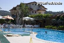 [P16] Piscina si o parte din hotel » foto by rlg
 - 
<span class="allrVoted glyphicon glyphicon-heart hidden" id="av221181"></span>
<a class="m-l-10 hidden" id="sv221181" onclick="voting_Foto_DelVot(,221181,9357)" role="button">șterge vot <span class="glyphicon glyphicon-remove"></span></a>
<a id="v9221181" class=" c-red"  onclick="voting_Foto_SetVot(221181)" role="button"><span class="glyphicon glyphicon-heart-empty"></span> <b>LIKE</b> = Votează poza</a> <img class="hidden"  id="f221181W9" src="/imagini/loader.gif" border="0" /><span class="AjErrMes hidden" id="e221181ErM"></span>