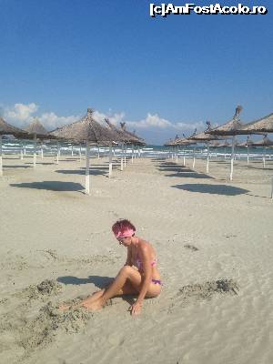 [P06] nu sunt in Bali, ci pe plaja Campingului S Mamaia! Da, avem si noi plaja cu nisip fin, mare turcoise, cer de un albastru ireal si nori albi si pufosi! Iubesc Romania!  » foto by cameliagrozescu
 - 
<span class="allrVoted glyphicon glyphicon-heart hidden" id="av704640"></span>
<a class="m-l-10 hidden" id="sv704640" onclick="voting_Foto_DelVot(,704640,9434)" role="button">șterge vot <span class="glyphicon glyphicon-remove"></span></a>
<a id="v9704640" class=" c-red"  onclick="voting_Foto_SetVot(704640)" role="button"><span class="glyphicon glyphicon-heart-empty"></span> <b>LIKE</b> = Votează poza</a> <img class="hidden"  id="f704640W9" src="/imagini/loader.gif" border="0" /><span class="AjErrMes hidden" id="e704640ErM"></span>