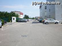 [P02] Zona de parcare din fata hotelurilor Rin si Confort. Mai este inca o parcare mare intre hoteluri si Waterpark. » foto by presario
 - 
<span class="allrVoted glyphicon glyphicon-heart hidden" id="av108444"></span>
<a class="m-l-10 hidden" id="sv108444" onclick="voting_Foto_DelVot(,108444,9455)" role="button">șterge vot <span class="glyphicon glyphicon-remove"></span></a>
<a id="v9108444" class=" c-red"  onclick="voting_Foto_SetVot(108444)" role="button"><span class="glyphicon glyphicon-heart-empty"></span> <b>LIKE</b> = Votează poza</a> <img class="hidden"  id="f108444W9" src="/imagini/loader.gif" border="0" /><span class="AjErrMes hidden" id="e108444ErM"></span>