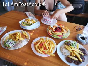 [P40] Prânz la taverna de pe plajă » foto by crismis
 - 
<span class="allrVoted glyphicon glyphicon-heart hidden" id="av1116983"></span>
<a class="m-l-10 hidden" id="sv1116983" onclick="voting_Foto_DelVot(,1116983,9468)" role="button">șterge vot <span class="glyphicon glyphicon-remove"></span></a>
<a id="v91116983" class=" c-red"  onclick="voting_Foto_SetVot(1116983)" role="button"><span class="glyphicon glyphicon-heart-empty"></span> <b>LIKE</b> = Votează poza</a> <img class="hidden"  id="f1116983W9" src="/imagini/loader.gif" border="0" /><span class="AjErrMes hidden" id="e1116983ErM"></span>