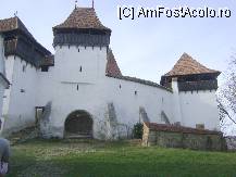 [P01] Cetatea fortificata Viscri - vedere in ansamblu, intrarea in cetate » foto by biancuta
 - 
<span class="allrVoted glyphicon glyphicon-heart hidden" id="av68968"></span>
<a class="m-l-10 hidden" id="sv68968" onclick="voting_Foto_DelVot(,68968,9553)" role="button">șterge vot <span class="glyphicon glyphicon-remove"></span></a>
<a id="v968968" class=" c-red"  onclick="voting_Foto_SetVot(68968)" role="button"><span class="glyphicon glyphicon-heart-empty"></span> <b>LIKE</b> = Votează poza</a> <img class="hidden"  id="f68968W9" src="/imagini/loader.gif" border="0" /><span class="AjErrMes hidden" id="e68968ErM"></span>