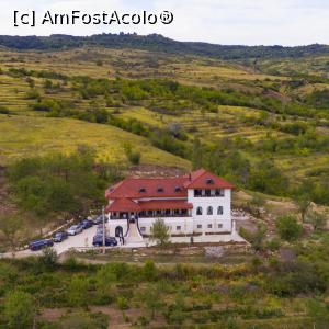 [P37] Casa Boierului din Deal, văzută cu o dronă - am luat poza de pe pagina de Facebook, spă vă faceți o idee despre împrejurimi! ;) » foto by k-lator
 - 
<span class="allrVoted glyphicon glyphicon-heart hidden" id="av1208101"></span>
<a class="m-l-10 hidden" id="sv1208101" onclick="voting_Foto_DelVot(,1208101,9590)" role="button">șterge vot <span class="glyphicon glyphicon-remove"></span></a>
<a id="v91208101" class=" c-red"  onclick="voting_Foto_SetVot(1208101)" role="button"><span class="glyphicon glyphicon-heart-empty"></span> <b>LIKE</b> = Votează poza</a> <img class="hidden"  id="f1208101W9" src="/imagini/loader.gif" border="0" /><span class="AjErrMes hidden" id="e1208101ErM"></span>