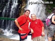 [P17] Ci tata socru la cascada. Amandoi Ferraristi. » foto by pepsi70ro
 - 
<span class="allrVoted glyphicon glyphicon-heart hidden" id="av110215"></span>
<a class="m-l-10 hidden" id="sv110215" onclick="voting_Foto_DelVot(,110215,9594)" role="button">șterge vot <span class="glyphicon glyphicon-remove"></span></a>
<a id="v9110215" class=" c-red"  onclick="voting_Foto_SetVot(110215)" role="button"><span class="glyphicon glyphicon-heart-empty"></span> <b>LIKE</b> = Votează poza</a> <img class="hidden"  id="f110215W9" src="/imagini/loader.gif" border="0" /><span class="AjErrMes hidden" id="e110215ErM"></span>