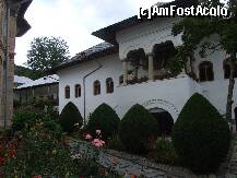 [P05] chiliile manastirii si curtea unde nimic nu este lasta la voia intamplarii » foto by recul*
 - 
<span class="allrVoted glyphicon glyphicon-heart hidden" id="av133139"></span>
<a class="m-l-10 hidden" id="sv133139" onclick="voting_Foto_DelVot(,133139,9645)" role="button">șterge vot <span class="glyphicon glyphicon-remove"></span></a>
<a id="v9133139" class=" c-red"  onclick="voting_Foto_SetVot(133139)" role="button"><span class="glyphicon glyphicon-heart-empty"></span> <b>LIKE</b> = Votează poza</a> <img class="hidden"  id="f133139W9" src="/imagini/loader.gif" border="0" /><span class="AjErrMes hidden" id="e133139ErM"></span>