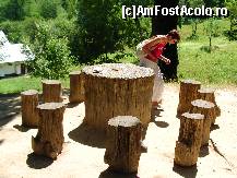 [P11] In imediata vecinatate a stejarilor seculari se afla aceasta masa rotunda, in care oamenii obisnuiesc sa 'bata' monede » foto by mario 110
 - 
<span class="allrVoted glyphicon glyphicon-heart hidden" id="av47299"></span>
<a class="m-l-10 hidden" id="sv47299" onclick="voting_Foto_DelVot(,47299,9645)" role="button">șterge vot <span class="glyphicon glyphicon-remove"></span></a>
<a id="v947299" class=" c-red"  onclick="voting_Foto_SetVot(47299)" role="button"><span class="glyphicon glyphicon-heart-empty"></span> <b>LIKE</b> = Votează poza</a> <img class="hidden"  id="f47299W9" src="/imagini/loader.gif" border="0" /><span class="AjErrMes hidden" id="e47299ErM"></span>