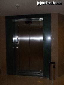 [P01] unul dintre lifturile de la hotel » foto by Nico B
 - 
<span class="allrVoted glyphicon glyphicon-heart hidden" id="av235530"></span>
<a class="m-l-10 hidden" id="sv235530" onclick="voting_Foto_DelVot(,235530,9661)" role="button">șterge vot <span class="glyphicon glyphicon-remove"></span></a>
<a id="v9235530" class=" c-red"  onclick="voting_Foto_SetVot(235530)" role="button"><span class="glyphicon glyphicon-heart-empty"></span> <b>LIKE</b> = Votează poza</a> <img class="hidden"  id="f235530W9" src="/imagini/loader.gif" border="0" /><span class="AjErrMes hidden" id="e235530ErM"></span>