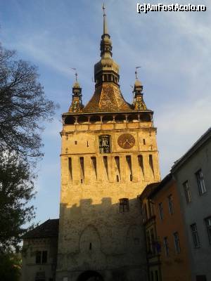 [P21] La doi paşi de căsuţă se află Turnul cu ceas.  » foto by ariciu*
 - 
<span class="allrVoted glyphicon glyphicon-heart hidden" id="av506064"></span>
<a class="m-l-10 hidden" id="sv506064" onclick="voting_Foto_DelVot(,506064,9704)" role="button">șterge vot <span class="glyphicon glyphicon-remove"></span></a>
<a id="v9506064" class=" c-red"  onclick="voting_Foto_SetVot(506064)" role="button"><span class="glyphicon glyphicon-heart-empty"></span> <b>LIKE</b> = Votează poza</a> <img class="hidden"  id="f506064W9" src="/imagini/loader.gif" border="0" /><span class="AjErrMes hidden" id="e506064ErM"></span>