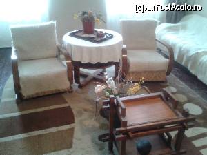 [P05] Măsuţa mică era pe roţi şi atunci când o ridicai, îi cădea o roată. În dreapta laviţa pe care se putea dormi.  » foto by ariciu*
 - 
<span class="allrVoted glyphicon glyphicon-heart hidden" id="av506048"></span>
<a class="m-l-10 hidden" id="sv506048" onclick="voting_Foto_DelVot(,506048,9704)" role="button">șterge vot <span class="glyphicon glyphicon-remove"></span></a>
<a id="v9506048" class=" c-red"  onclick="voting_Foto_SetVot(506048)" role="button"><span class="glyphicon glyphicon-heart-empty"></span> <b>LIKE</b> = Votează poza</a> <img class="hidden"  id="f506048W9" src="/imagini/loader.gif" border="0" /><span class="AjErrMes hidden" id="e506048ErM"></span>