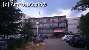 [P07] Intrarea in hotel si o mica parte a parcarii » foto by valentina
 - 
<span class="allrVoted glyphicon glyphicon-heart hidden" id="av822171"></span>
<a class="m-l-10 hidden" id="sv822171" onclick="voting_Foto_DelVot(,822171,9707)" role="button">șterge vot <span class="glyphicon glyphicon-remove"></span></a>
<a id="v9822171" class=" c-red"  onclick="voting_Foto_SetVot(822171)" role="button"><span class="glyphicon glyphicon-heart-empty"></span> <b>LIKE</b> = Votează poza</a> <img class="hidden"  id="f822171W9" src="/imagini/loader.gif" border="0" /><span class="AjErrMes hidden" id="e822171ErM"></span>
