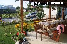 [P15] Masa cu bancute din fata casei, unde am petrecut mult timp si am luat si micul dejun si pranzul si cina » foto by cintus
 - 
<span class="allrVoted glyphicon glyphicon-heart hidden" id="av239888"></span>
<a class="m-l-10 hidden" id="sv239888" onclick="voting_Foto_DelVot(,239888,9775)" role="button">șterge vot <span class="glyphicon glyphicon-remove"></span></a>
<a id="v9239888" class=" c-red"  onclick="voting_Foto_SetVot(239888)" role="button"><span class="glyphicon glyphicon-heart-empty"></span> <b>LIKE</b> = Votează poza</a> <img class="hidden"  id="f239888W9" src="/imagini/loader.gif" border="0" /><span class="AjErrMes hidden" id="e239888ErM"></span>