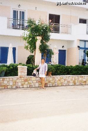 [P01] in fata hotelului gata de plecare in excursia in jurul insulei » foto by corneliaoprisan
 - 
<span class="allrVoted glyphicon glyphicon-heart hidden" id="av373332"></span>
<a class="m-l-10 hidden" id="sv373332" onclick="voting_Foto_DelVot(,373332,9781)" role="button">șterge vot <span class="glyphicon glyphicon-remove"></span></a>
<a id="v9373332" class=" c-red"  onclick="voting_Foto_SetVot(373332)" role="button"><span class="glyphicon glyphicon-heart-empty"></span> <b>LIKE</b> = Votează poza</a> <img class="hidden"  id="f373332W9" src="/imagini/loader.gif" border="0" /><span class="AjErrMes hidden" id="e373332ErM"></span>