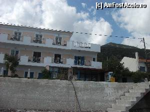 [P07] hotelul, vazut de pe plaja, in coltul din dreapta se vede balconul camerei unde am stat (210)  » foto by corneliaoprisan
 - 
<span class="allrVoted glyphicon glyphicon-heart hidden" id="av373338"></span>
<a class="m-l-10 hidden" id="sv373338" onclick="voting_Foto_DelVot(,373338,9781)" role="button">șterge vot <span class="glyphicon glyphicon-remove"></span></a>
<a id="v9373338" class=" c-red"  onclick="voting_Foto_SetVot(373338)" role="button"><span class="glyphicon glyphicon-heart-empty"></span> <b>LIKE</b> = Votează poza</a> <img class="hidden"  id="f373338W9" src="/imagini/loader.gif" border="0" /><span class="AjErrMes hidden" id="e373338ErM"></span>