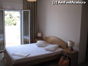 [P02] Camera 216 (tripla, cu doua camere) camera principala - Hotel Kalipso - Poros » foto by cristrate
 - 
<span class="allrVoted glyphicon glyphicon-heart hidden" id="av537154"></span>
<a class="m-l-10 hidden" id="sv537154" onclick="voting_Foto_DelVot(,537154,9781)" role="button">șterge vot <span class="glyphicon glyphicon-remove"></span></a>
<a id="v9537154" class=" c-red"  onclick="voting_Foto_SetVot(537154)" role="button"><span class="glyphicon glyphicon-heart-empty"></span> <b>LIKE</b> = Votează poza</a> <img class="hidden"  id="f537154W9" src="/imagini/loader.gif" border="0" /><span class="AjErrMes hidden" id="e537154ErM"></span>