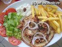 [P25] Pita Gyros (Zante) » foto by cod_take
 - 
<span class="allrVoted glyphicon glyphicon-heart hidden" id="av240175"></span>
<a class="m-l-10 hidden" id="sv240175" onclick="voting_Foto_DelVot(,240175,9781)" role="button">șterge vot <span class="glyphicon glyphicon-remove"></span></a>
<a id="v9240175" class=" c-red"  onclick="voting_Foto_SetVot(240175)" role="button"><span class="glyphicon glyphicon-heart-empty"></span> <b>LIKE</b> = Votează poza</a> <img class="hidden"  id="f240175W9" src="/imagini/loader.gif" border="0" /><span class="AjErrMes hidden" id="e240175ErM"></span>