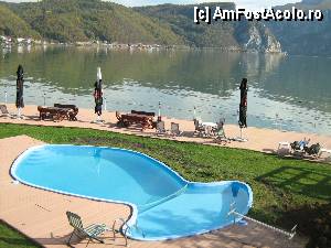 [P03] Piscina si pontonul pensiunii vazute de la terasa restaurantului » foto by Irimita
 - 
<span class="allrVoted glyphicon glyphicon-heart hidden" id="av382019"></span>
<a class="m-l-10 hidden" id="sv382019" onclick="voting_Foto_DelVot(,382019,9782)" role="button">șterge vot <span class="glyphicon glyphicon-remove"></span></a>
<a id="v9382019" class=" c-red"  onclick="voting_Foto_SetVot(382019)" role="button"><span class="glyphicon glyphicon-heart-empty"></span> <b>LIKE</b> = Votează poza</a> <img class="hidden"  id="f382019W9" src="/imagini/loader.gif" border="0" /><span class="AjErrMes hidden" id="e382019ErM"></span>
