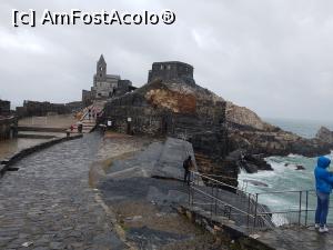 [P07] Portovenere - la capătul Viei Capellini ne îndreptăm către Biserica San Pietro, construită în sec al XIII-lea.  » foto by Aurici
 - 
<span class="allrVoted glyphicon glyphicon-heart hidden" id="av977627"></span>
<a class="m-l-10 hidden" id="sv977627" onclick="voting_Foto_DelVot(,977627,9802)" role="button">șterge vot <span class="glyphicon glyphicon-remove"></span></a>
<a id="v9977627" class=" c-red"  onclick="voting_Foto_SetVot(977627)" role="button"><span class="glyphicon glyphicon-heart-empty"></span> <b>LIKE</b> = Votează poza</a> <img class="hidden"  id="f977627W9" src="/imagini/loader.gif" border="0" /><span class="AjErrMes hidden" id="e977627ErM"></span>