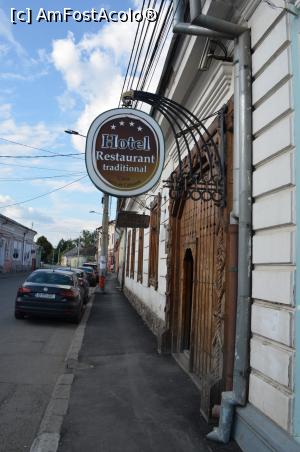 [P01] Aşa este, restaurant tradiţional...  » foto by kelyboy
 - 
<span class="allrVoted glyphicon glyphicon-heart hidden" id="av966648"></span>
<a class="m-l-10 hidden" id="sv966648" onclick="voting_Foto_DelVot(,966648,9803)" role="button">șterge vot <span class="glyphicon glyphicon-remove"></span></a>
<a id="v9966648" class=" c-red"  onclick="voting_Foto_SetVot(966648)" role="button"><span class="glyphicon glyphicon-heart-empty"></span> <b>LIKE</b> = Votează poza</a> <img class="hidden"  id="f966648W9" src="/imagini/loader.gif" border="0" /><span class="AjErrMes hidden" id="e966648ErM"></span>