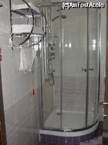 [P14] Cabina de dus si prosoapele impecabile » foto by dananecula*
 - 
<span class="allrVoted glyphicon glyphicon-heart hidden" id="av255350"></span>
<a class="m-l-10 hidden" id="sv255350" onclick="voting_Foto_DelVot(,255350,9854)" role="button">șterge vot <span class="glyphicon glyphicon-remove"></span></a>
<a id="v9255350" class=" c-red"  onclick="voting_Foto_SetVot(255350)" role="button"><span class="glyphicon glyphicon-heart-empty"></span> <b>LIKE</b> = Votează poza</a> <img class="hidden"  id="f255350W9" src="/imagini/loader.gif" border="0" /><span class="AjErrMes hidden" id="e255350ErM"></span>