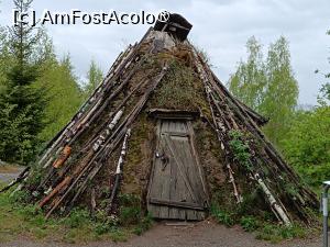 [P09] Stockholm, Skansen, Situl Sami, „Colibă de turbă” - „Torvkåta” din lemn, pământ și straturi de turbă » foto by mprofeanu
 - 
<span class="allrVoted glyphicon glyphicon-heart hidden" id="av1516482"></span>
<a class="m-l-10 hidden" id="sv1516482" onclick="voting_Foto_DelVot(,1516482,9962)" role="button">șterge vot <span class="glyphicon glyphicon-remove"></span></a>
<a id="v91516482" class=" c-red"  onclick="voting_Foto_SetVot(1516482)" role="button"><span class="glyphicon glyphicon-heart-empty"></span> <b>LIKE</b> = Votează poza</a> <img class="hidden"  id="f1516482W9" src="/imagini/loader.gif" border="0" /><span class="AjErrMes hidden" id="e1516482ErM"></span>