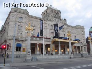 [P61] Teatrul Dramatic din Stockholm. În stânga statuia caldă, lucioasă pe burtă de la atâta verificat.  » foto by Aurici
 - 
<span class="allrVoted glyphicon glyphicon-heart hidden" id="av799923"></span>
<a class="m-l-10 hidden" id="sv799923" onclick="voting_Foto_DelVot(,799923,9962)" role="button">șterge vot <span class="glyphicon glyphicon-remove"></span></a>
<a id="v9799923" class=" c-red"  onclick="voting_Foto_SetVot(799923)" role="button"><span class="glyphicon glyphicon-heart-empty"></span> <b>LIKE</b> = Votează poza</a> <img class="hidden"  id="f799923W9" src="/imagini/loader.gif" border="0" /><span class="AjErrMes hidden" id="e799923ErM"></span>