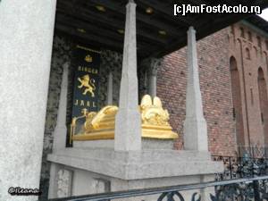 [P28] Stockholm - mormantul legendarului fondator al orasului, Birger Jarl, situat pe o latura a primariei » foto by ileanaxperta*
 - 
<span class="allrVoted glyphicon glyphicon-heart hidden" id="av576482"></span>
<a class="m-l-10 hidden" id="sv576482" onclick="voting_Foto_DelVot(,576482,9962)" role="button">șterge vot <span class="glyphicon glyphicon-remove"></span></a>
<a id="v9576482" class=" c-red"  onclick="voting_Foto_SetVot(576482)" role="button"><span class="glyphicon glyphicon-heart-empty"></span> <b>LIKE</b> = Votează poza</a> <img class="hidden"  id="f576482W9" src="/imagini/loader.gif" border="0" /><span class="AjErrMes hidden" id="e576482ErM"></span>