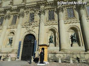 [P02] Una dintre intrarile in Palatul Regal din Stokcholm » foto by ileanaxperta*
 - 
<span class="allrVoted glyphicon glyphicon-heart hidden" id="av580204"></span>
<a class="m-l-10 hidden" id="sv580204" onclick="voting_Foto_DelVot(,580204,9962)" role="button">șterge vot <span class="glyphicon glyphicon-remove"></span></a>
<a id="v9580204" class=" c-red"  onclick="voting_Foto_SetVot(580204)" role="button"><span class="glyphicon glyphicon-heart-empty"></span> <b>LIKE</b> = Votează poza</a> <img class="hidden"  id="f580204W9" src="/imagini/loader.gif" border="0" /><span class="AjErrMes hidden" id="e580204ErM"></span>