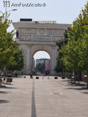 [P15] Arcul de Triumf » foto by fredutza
 - 
<span class="allrVoted glyphicon glyphicon-heart hidden" id="av1500279"></span>
<a class="m-l-10 hidden" id="sv1500279" onclick="voting_Foto_DelVot(,1500279,10053)" role="button">șterge vot <span class="glyphicon glyphicon-remove"></span></a>
<a id="v91500279" class=" c-red"  onclick="voting_Foto_SetVot(1500279)" role="button"><span class="glyphicon glyphicon-heart-empty"></span> <b>LIKE</b> = Votează poza</a> <img class="hidden"  id="f1500279W9" src="/imagini/loader.gif" border="0" /><span class="AjErrMes hidden" id="e1500279ErM"></span>