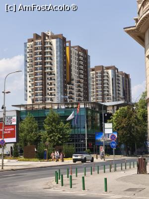 [P33] mall si blocuri gigant langa Muzeul orasului Skopje » foto by fredutza
 - 
<span class="allrVoted glyphicon glyphicon-heart hidden" id="av1500297"></span>
<a class="m-l-10 hidden" id="sv1500297" onclick="voting_Foto_DelVot(,1500297,10053)" role="button">șterge vot <span class="glyphicon glyphicon-remove"></span></a>
<a id="v91500297" class=" c-red"  onclick="voting_Foto_SetVot(1500297)" role="button"><span class="glyphicon glyphicon-heart-empty"></span> <b>LIKE</b> = Votează poza</a> <img class="hidden"  id="f1500297W9" src="/imagini/loader.gif" border="0" /><span class="AjErrMes hidden" id="e1500297ErM"></span>