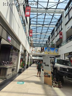 [P44] Racoare in East Gate Mall » foto by fredutza
 - 
<span class="allrVoted glyphicon glyphicon-heart hidden" id="av1500308"></span>
<a class="m-l-10 hidden" id="sv1500308" onclick="voting_Foto_DelVot(,1500308,10053)" role="button">șterge vot <span class="glyphicon glyphicon-remove"></span></a>
<a id="v91500308" class=" c-red"  onclick="voting_Foto_SetVot(1500308)" role="button"><span class="glyphicon glyphicon-heart-empty"></span> <b>LIKE</b> = Votează poza</a> <img class="hidden"  id="f1500308W9" src="/imagini/loader.gif" border="0" /><span class="AjErrMes hidden" id="e1500308ErM"></span>