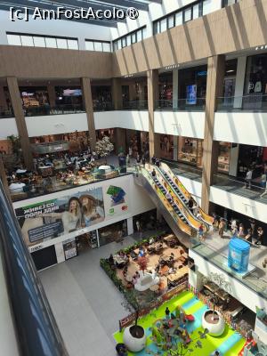 [P45] East Gate Mall » foto by fredutza
 - 
<span class="allrVoted glyphicon glyphicon-heart hidden" id="av1500309"></span>
<a class="m-l-10 hidden" id="sv1500309" onclick="voting_Foto_DelVot(,1500309,10053)" role="button">șterge vot <span class="glyphicon glyphicon-remove"></span></a>
<a id="v91500309" class=" c-red"  onclick="voting_Foto_SetVot(1500309)" role="button"><span class="glyphicon glyphicon-heart-empty"></span> <b>LIKE</b> = Votează poza</a> <img class="hidden"  id="f1500309W9" src="/imagini/loader.gif" border="0" /><span class="AjErrMes hidden" id="e1500309ErM"></span>