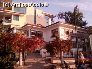 [P04] White House Family privit dinspre faleza.  » foto by Floria
 - 
<span class="allrVoted glyphicon glyphicon-heart hidden" id="av948977"></span>
<a class="m-l-10 hidden" id="sv948977" onclick="voting_Foto_DelVot(,948977,10058)" role="button">șterge vot <span class="glyphicon glyphicon-remove"></span></a>
<a id="v9948977" class=" c-red"  onclick="voting_Foto_SetVot(948977)" role="button"><span class="glyphicon glyphicon-heart-empty"></span> <b>LIKE</b> = Votează poza</a> <img class="hidden"  id="f948977W9" src="/imagini/loader.gif" border="0" /><span class="AjErrMes hidden" id="e948977ErM"></span>