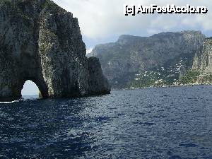 [P18] Capri - Croaziera in jurul insulei Capri.  » foto by iulianic
 - 
<span class="allrVoted glyphicon glyphicon-heart hidden" id="av394859"></span>
<a class="m-l-10 hidden" id="sv394859" onclick="voting_Foto_DelVot(,394859,10103)" role="button">șterge vot <span class="glyphicon glyphicon-remove"></span></a>
<a id="v9394859" class=" c-red"  onclick="voting_Foto_SetVot(394859)" role="button"><span class="glyphicon glyphicon-heart-empty"></span> <b>LIKE</b> = Votează poza</a> <img class="hidden"  id="f394859W9" src="/imagini/loader.gif" border="0" /><span class="AjErrMes hidden" id="e394859ErM"></span>