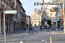 [P04] tot Padova, in fundal catedrala sf. anton » foto by oanaboteanu
 - 
<span class="allrVoted glyphicon glyphicon-heart hidden" id="av390913"></span>
<a class="m-l-10 hidden" id="sv390913" onclick="voting_Foto_DelVot(,390913,10103)" role="button">șterge vot <span class="glyphicon glyphicon-remove"></span></a>
<a id="v9390913" class=" c-red"  onclick="voting_Foto_SetVot(390913)" role="button"><span class="glyphicon glyphicon-heart-empty"></span> <b>LIKE</b> = Votează poza</a> <img class="hidden"  id="f390913W9" src="/imagini/loader.gif" border="0" /><span class="AjErrMes hidden" id="e390913ErM"></span>