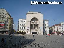 [P06] Opera si Teatrul National - pe cladire e o placa simpla cu un mesaj patrunzator:Voua celor care, Multi sau Putini ,Candva veti trece Nelinistiti, Peste urmele noastre ale Celor care am fost Generatia lui Decembrie '89, Un singur gand:ROMANIA » foto by giglia
 - 
<span class="allrVoted glyphicon glyphicon-heart hidden" id="av254369"></span>
<a class="m-l-10 hidden" id="sv254369" onclick="voting_Foto_DelVot(,254369,10170)" role="button">șterge vot <span class="glyphicon glyphicon-remove"></span></a>
<a id="v9254369" class=" c-red"  onclick="voting_Foto_SetVot(254369)" role="button"><span class="glyphicon glyphicon-heart-empty"></span> <b>LIKE</b> = Votează poza</a> <img class="hidden"  id="f254369W9" src="/imagini/loader.gif" border="0" /><span class="AjErrMes hidden" id="e254369ErM"></span>