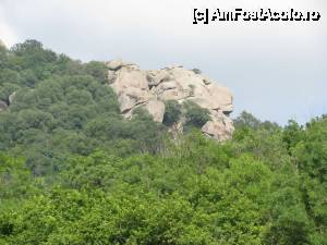 [P10] Capul de leu din stanci pe raul Ropotamo spre varsare.  » foto by april12
 - 
<span class="allrVoted glyphicon glyphicon-heart hidden" id="av502474"></span>
<a class="m-l-10 hidden" id="sv502474" onclick="voting_Foto_DelVot(,502474,10181)" role="button">șterge vot <span class="glyphicon glyphicon-remove"></span></a>
<a id="v9502474" class=" c-red"  onclick="voting_Foto_SetVot(502474)" role="button"><span class="glyphicon glyphicon-heart-empty"></span> <b>LIKE</b> = Votează poza</a> <img class="hidden"  id="f502474W9" src="/imagini/loader.gif" border="0" /><span class="AjErrMes hidden" id="e502474ErM"></span>