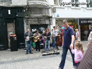 [P02] Trupa de solisti pe strazile din Gawlay.  » foto by DOINITA
 - 
<span class="allrVoted glyphicon glyphicon-heart hidden" id="av659142"></span>
<a class="m-l-10 hidden" id="sv659142" onclick="voting_Foto_DelVot(,659142,10242)" role="button">șterge vot <span class="glyphicon glyphicon-remove"></span></a>
<a id="v9659142" class=" c-red"  onclick="voting_Foto_SetVot(659142)" role="button"><span class="glyphicon glyphicon-heart-empty"></span> <b>LIKE</b> = Votează poza</a> <img class="hidden"  id="f659142W9" src="/imagini/loader.gif" border="0" /><span class="AjErrMes hidden" id="e659142ErM"></span>