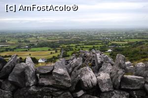 [P18] Aillwee - priveliște din fața peșterii » foto by makuy*
 - 
<span class="allrVoted glyphicon glyphicon-heart hidden" id="av786298"></span>
<a class="m-l-10 hidden" id="sv786298" onclick="voting_Foto_DelVot(,786298,10242)" role="button">șterge vot <span class="glyphicon glyphicon-remove"></span></a>
<a id="v9786298" class=" c-red"  onclick="voting_Foto_SetVot(786298)" role="button"><span class="glyphicon glyphicon-heart-empty"></span> <b>LIKE</b> = Votează poza</a> <img class="hidden"  id="f786298W9" src="/imagini/loader.gif" border="0" /><span class="AjErrMes hidden" id="e786298ErM"></span>