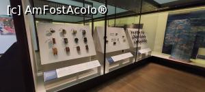 [P37] 37. După numele vitrinei, acestea sunt &bdquo;accesorii pentru &icirc;mbrăcăminte&rdquo;. » foto by msnd
 - 
<span class="allrVoted glyphicon glyphicon-heart hidden" id="av1379045"></span>
<a class="m-l-10 hidden" id="sv1379045" onclick="voting_Foto_DelVot(,1379045,10282)" role="button">șterge vot <span class="glyphicon glyphicon-remove"></span></a>
<a id="v91379045" class=" c-red"  onclick="voting_Foto_SetVot(1379045)" role="button"><span class="glyphicon glyphicon-heart-empty"></span> <b>LIKE</b> = Votează poza</a> <img class="hidden"  id="f1379045W9" src="/imagini/loader.gif" border="0" /><span class="AjErrMes hidden" id="e1379045ErM"></span>