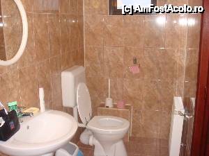[P01] Baia unei camere duble » foto by alb1573
 - 
<span class="allrVoted glyphicon glyphicon-heart hidden" id="av401262"></span>
<a class="m-l-10 hidden" id="sv401262" onclick="voting_Foto_DelVot(,401262,10299)" role="button">șterge vot <span class="glyphicon glyphicon-remove"></span></a>
<a id="v9401262" class=" c-red"  onclick="voting_Foto_SetVot(401262)" role="button"><span class="glyphicon glyphicon-heart-empty"></span> <b>LIKE</b> = Votează poza</a> <img class="hidden"  id="f401262W9" src="/imagini/loader.gif" border="0" /><span class="AjErrMes hidden" id="e401262ErM"></span>